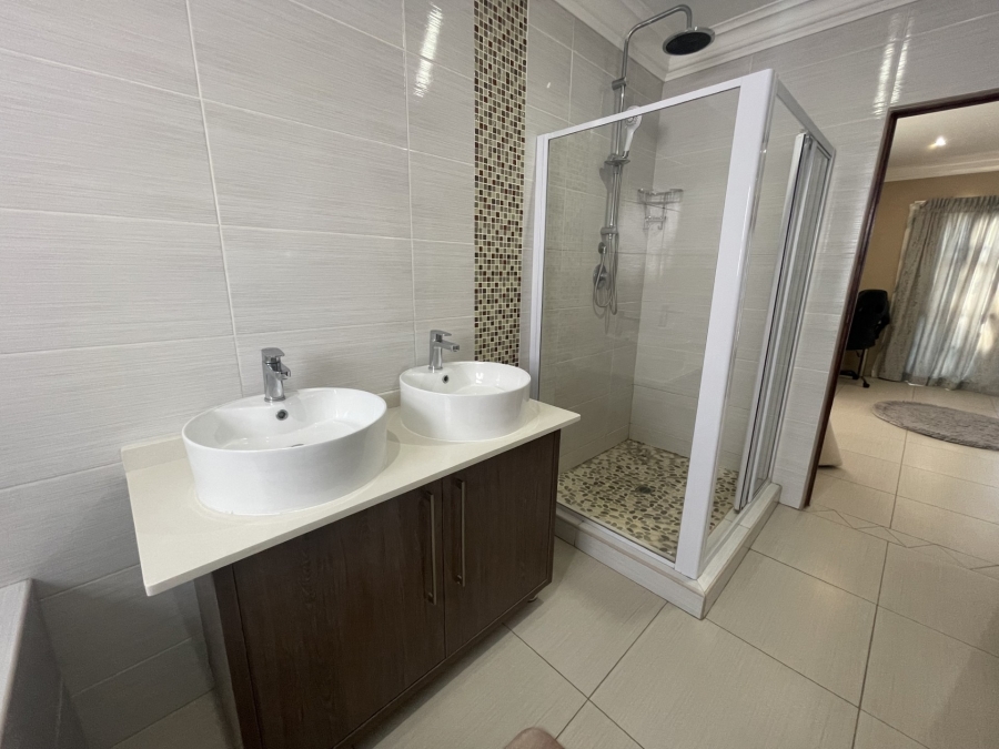 4 Bedroom Property for Sale in Heuwelsig Free State